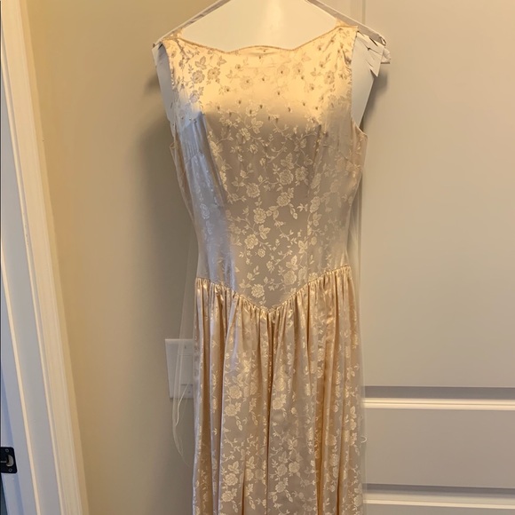 Vintage 1961 Handmade Wedding Dress w/veil sz 6-8 - Picture 3 of 16